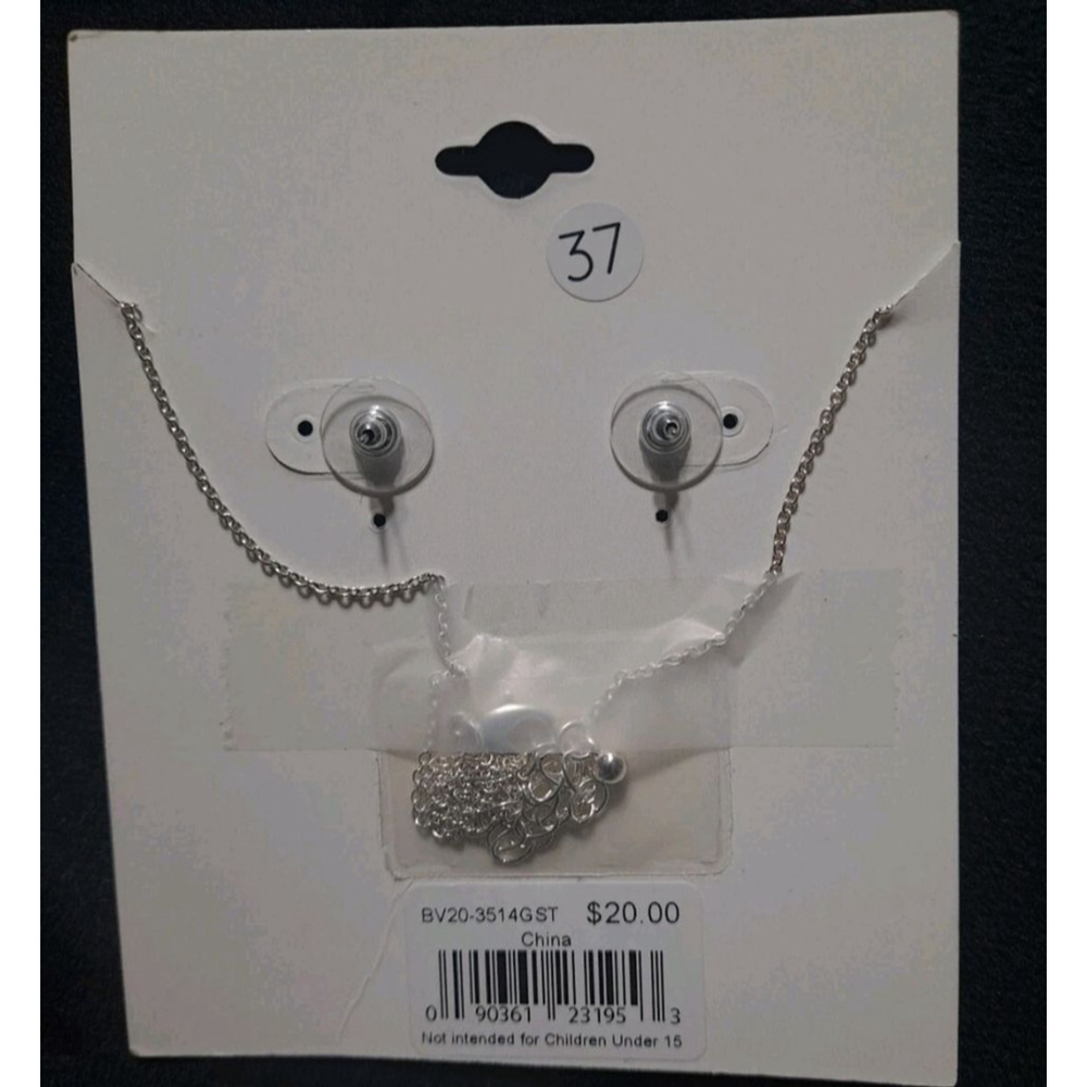 Green Silver Cubic Zirconia Necklace and Earring Set - Picture 5 of 5